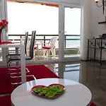 Carihuela Apartman *